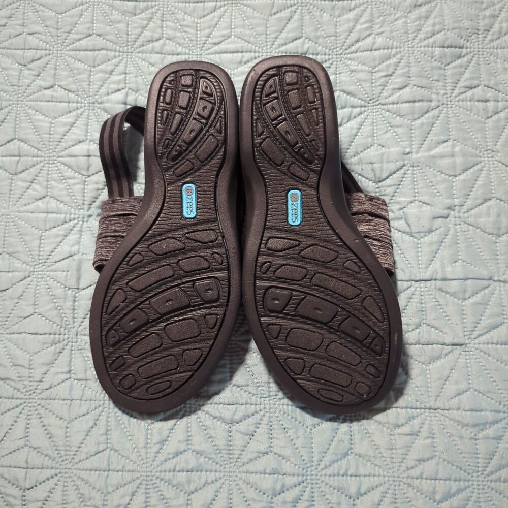 BZees  "Dazzle" Thong Wedge Sandals Women's Size 8M Gray/Black Fabric Upper - Picture 8 of 10